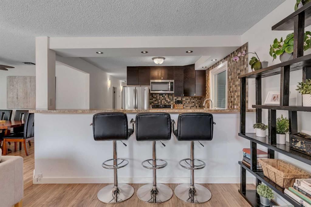 6608 Bowwood Drive NW, Calgary — photo 3 of 49