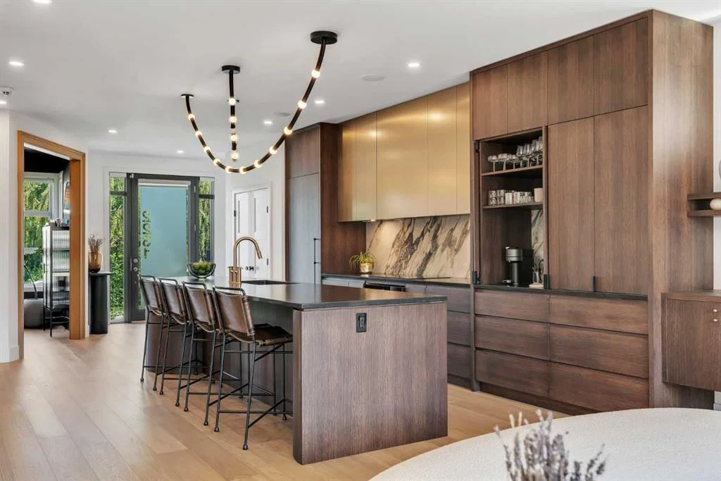 2231 26 Street SW, Calgary — main listing photo