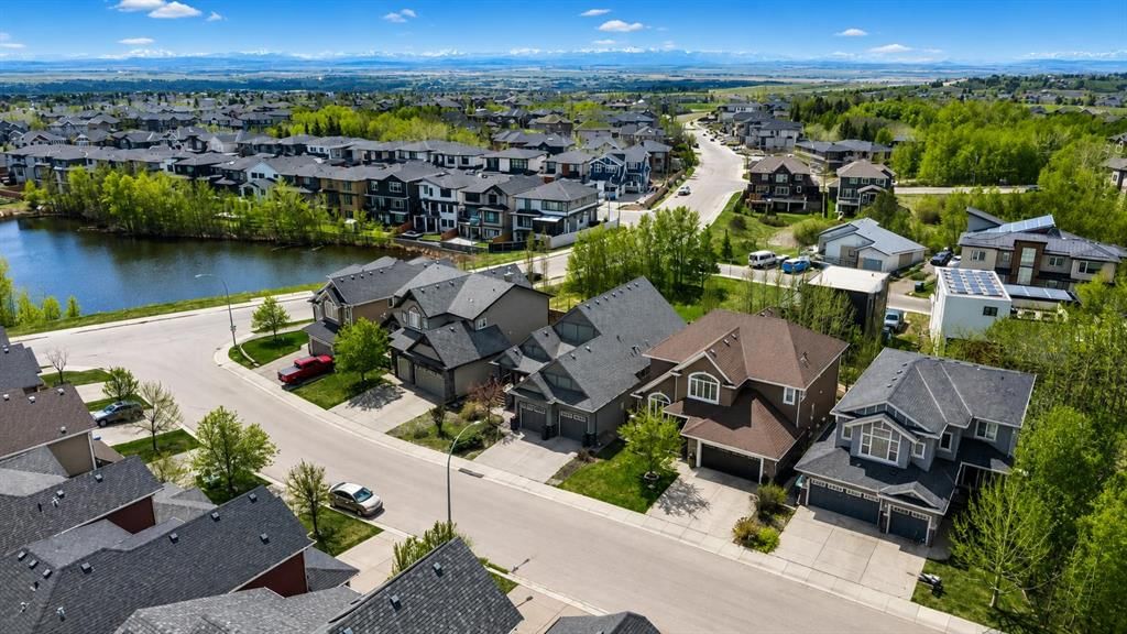 21 Rockford Road NW, Calgary — photo 2 of 48