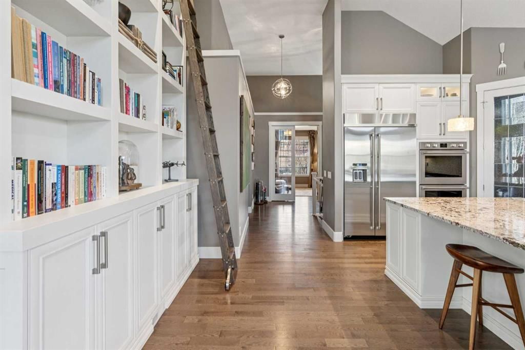 21 Rockford Road NW, Calgary — photo 5 of 48