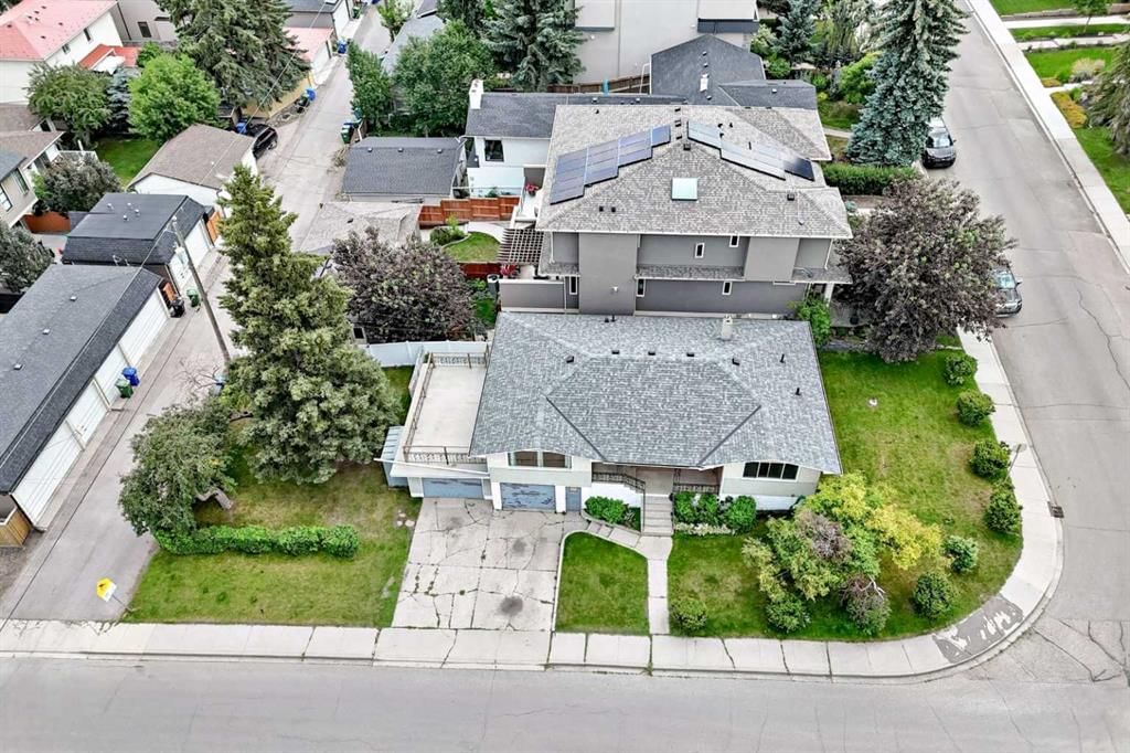1735 38 Avenue SW, Calgary — main listing photo