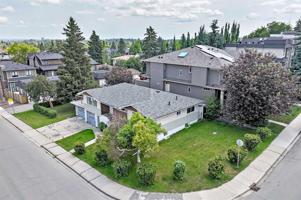 1735 38 Avenue SW, Calgary — photo 3 of 50