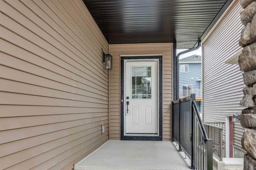1030 Bayview Crescent SW, Airdrie — photo 4 of 38