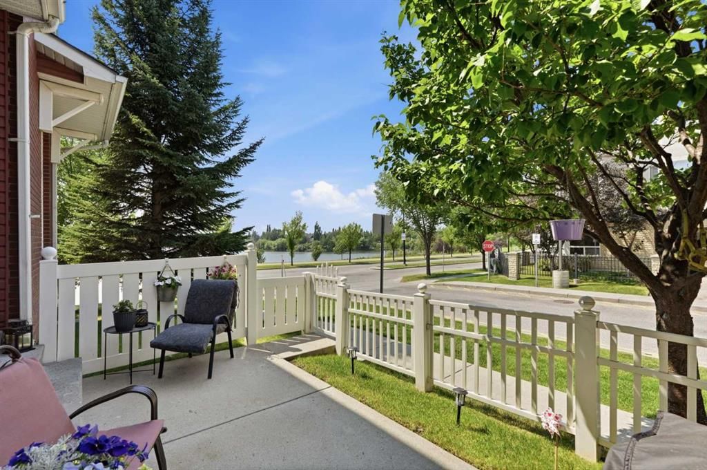 140 Promenade Way SE, Calgary — photo 3 of 39