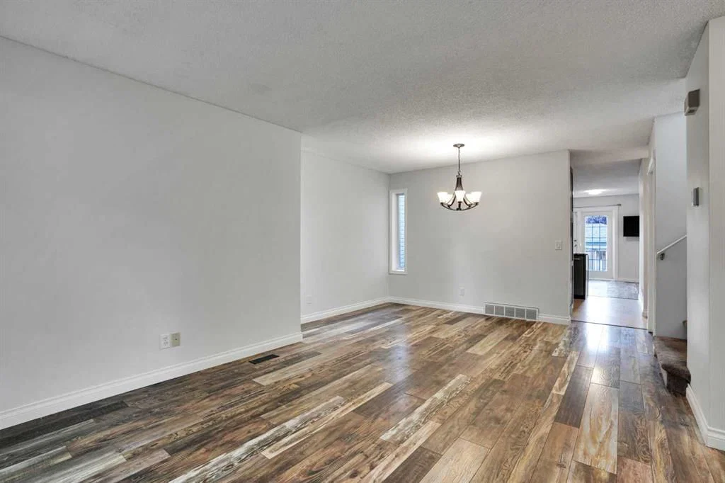 7152 Sierra Morena Boulevard SW, Calgary — photo 5 of 45
