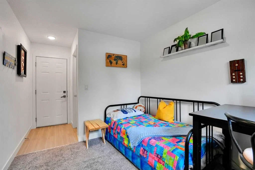 984 Walden Drive SE, Calgary — photo 4 of 37