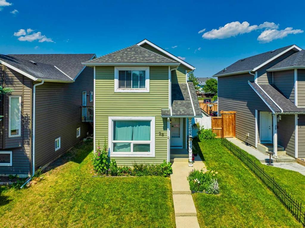 28 Martinview Road NE, Calgary — photo 2 of 20