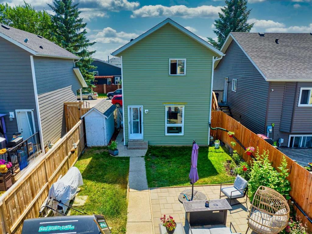 28 Martinview Road NE, Calgary — photo 3 of 20
