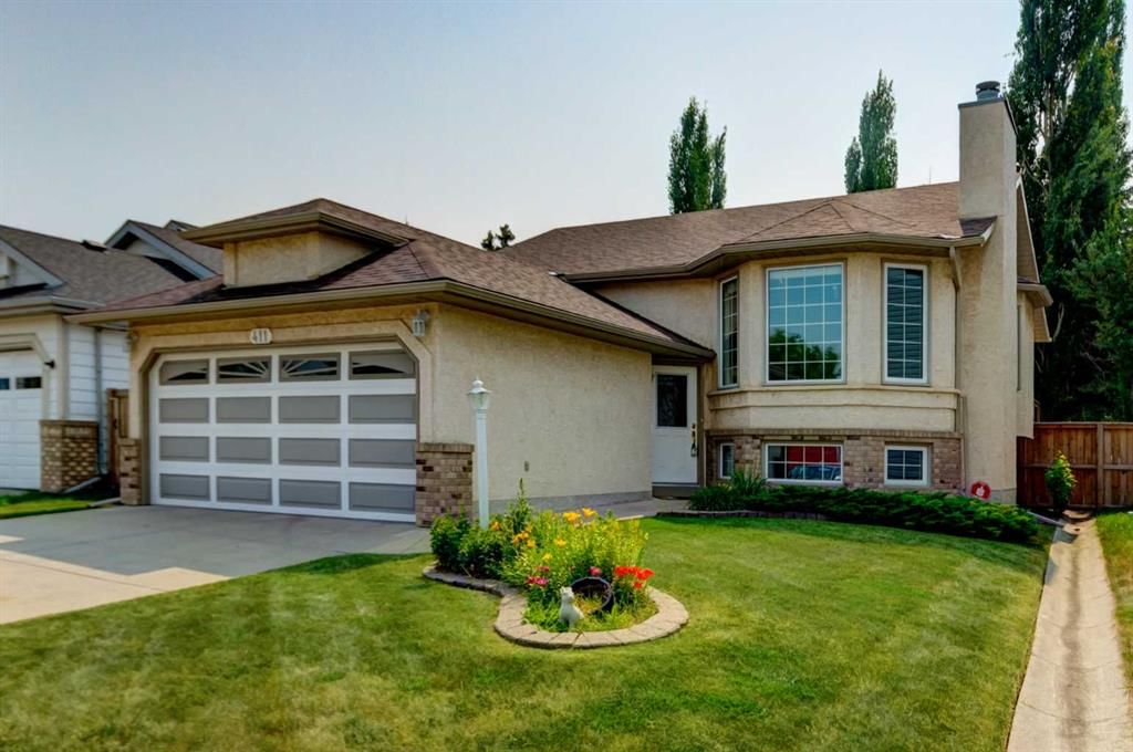 411 Shawinigan Drive SW, Calgary — main listing photo