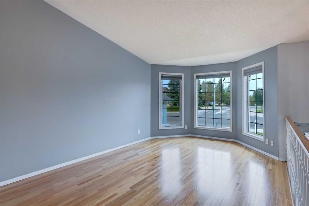 411 Shawinigan Drive SW, Calgary — photo 3 of 34