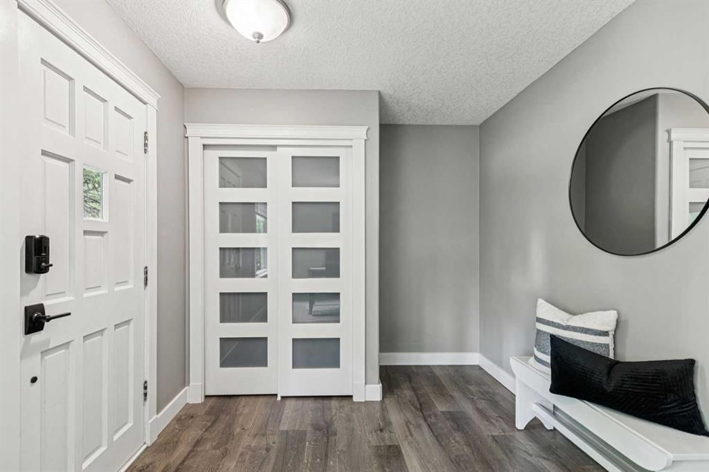 4024 Grove Hill Road SW, Calgary — photo 2 of 23