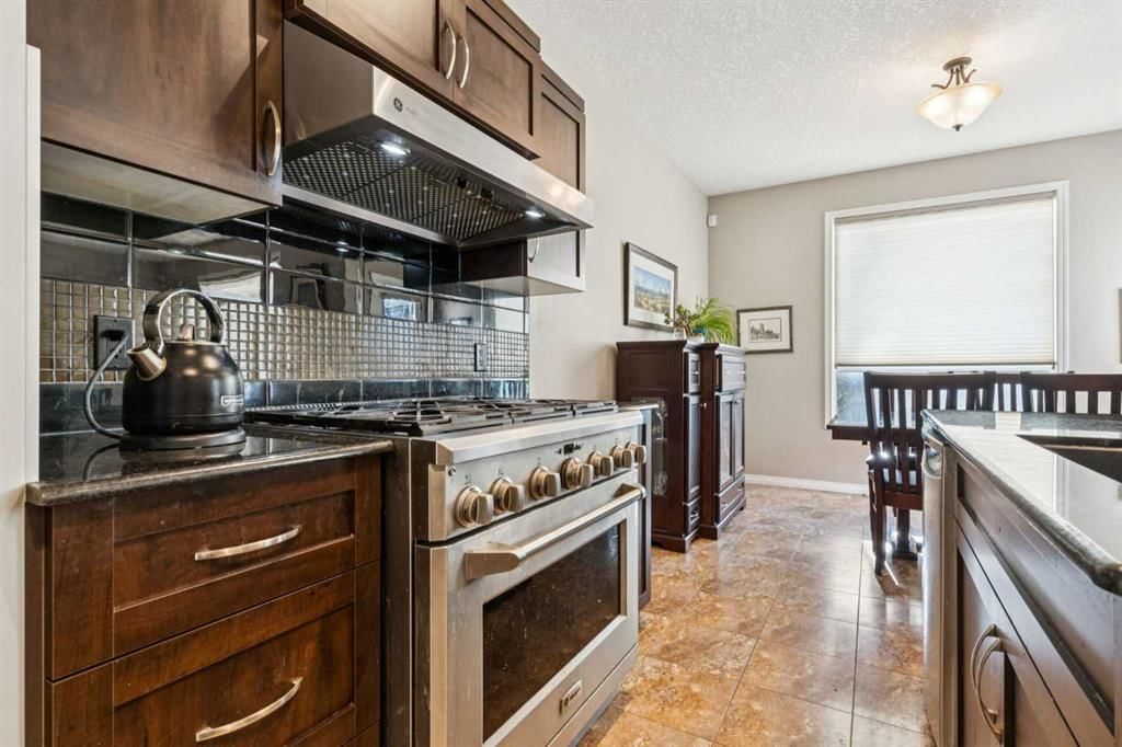 645 Panatella Boulevard NW, Calgary — photo 4 of 35