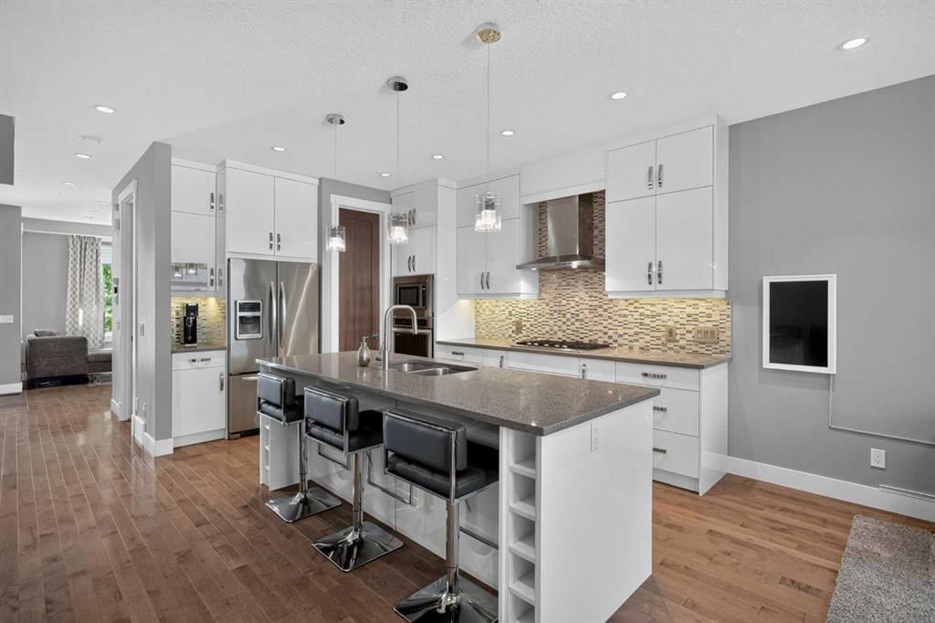 3507 40 Street SW, Calgary — photo 4 of 38