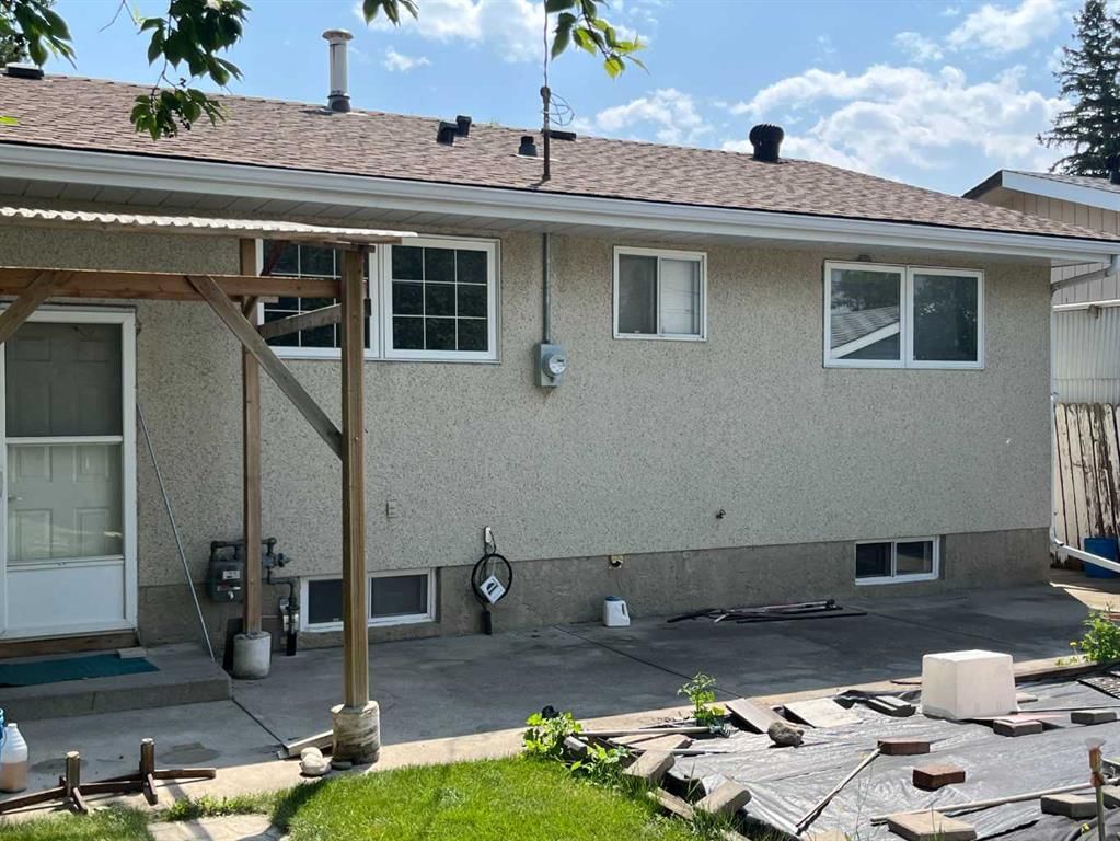 352 Malvern Close NE, Calgary — photo 2 of 11