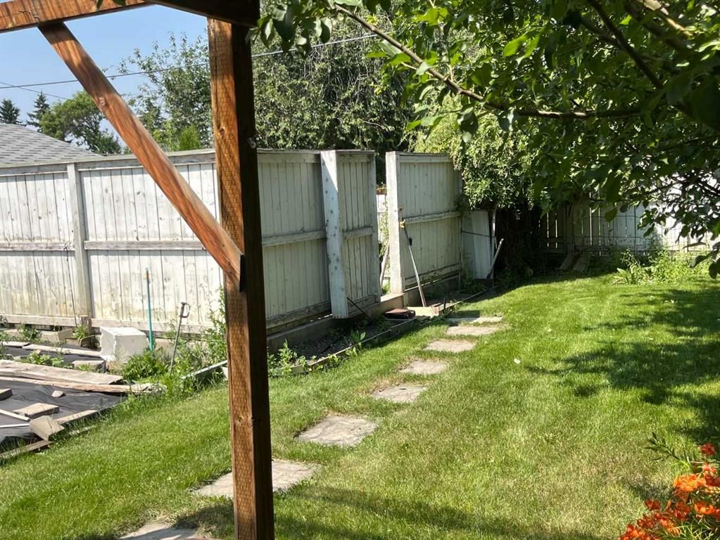 352 Malvern Close NE, Calgary — photo 4 of 11