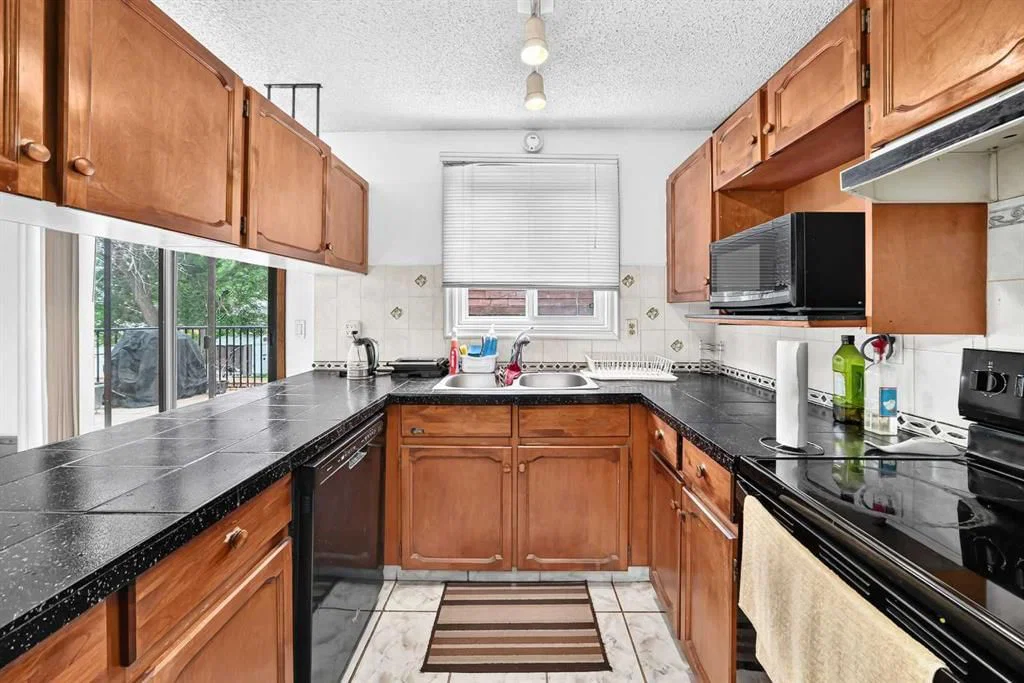 91 Castleridge Crescent NE, Calgary — photo 2 of 30