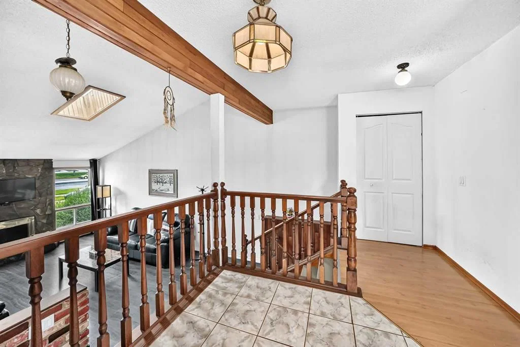 91 Castleridge Crescent NE, Calgary — photo 4 of 30