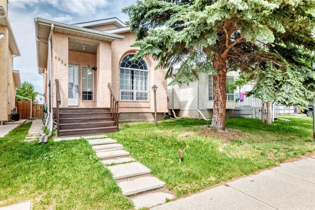 6934 Laguna Way NE, Calgary — main listing photo