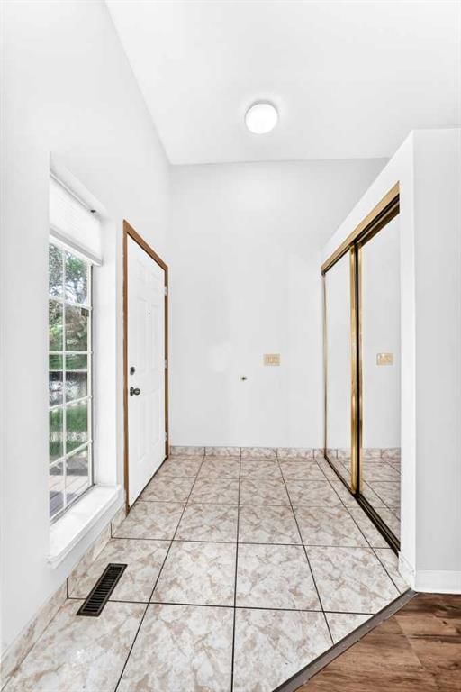 6934 Laguna Way NE, Calgary — photo 5 of 50