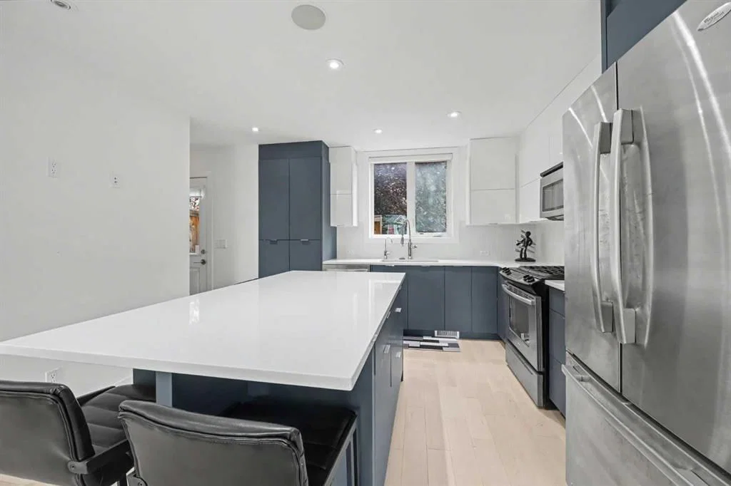1713 34 Avenue SW, Calgary — photo 5 of 31