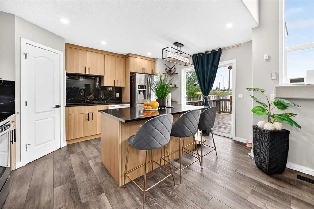 92 San Diego Green NE, Calgary — photo 3 of 33