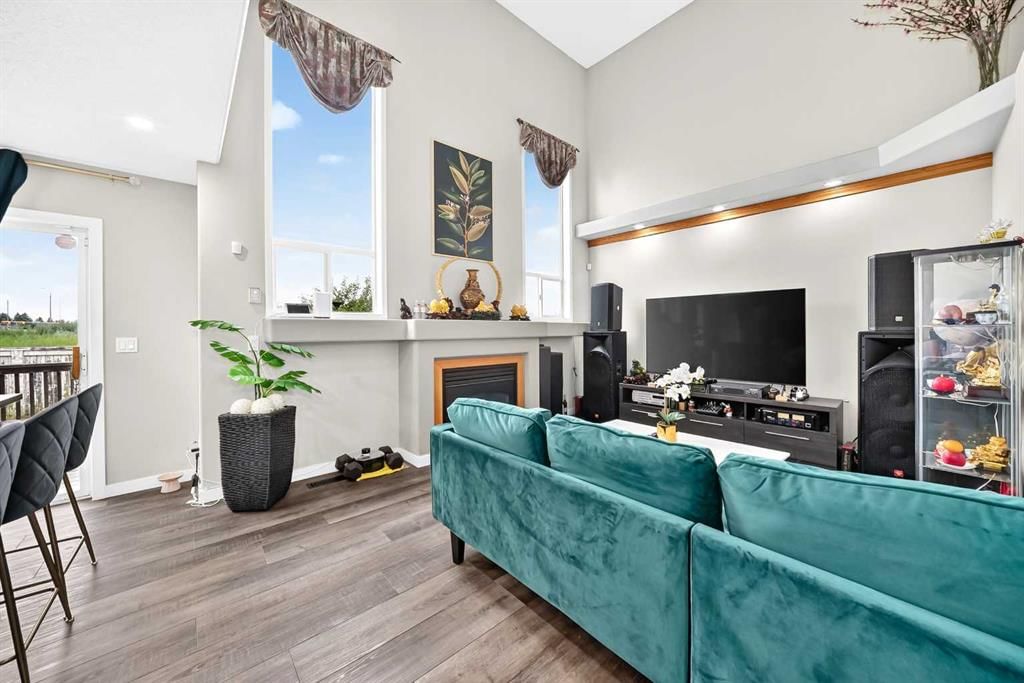 92 San Diego Green NE, Calgary — photo 4 of 33