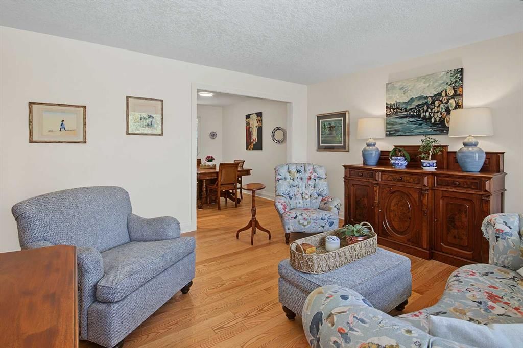 5523 Dalhart Road NW, Calgary — photo 5 of 43