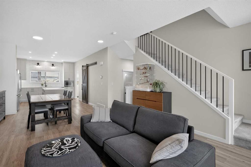 374 Wolf Creek Manor SE, Calgary — photo 5 of 46