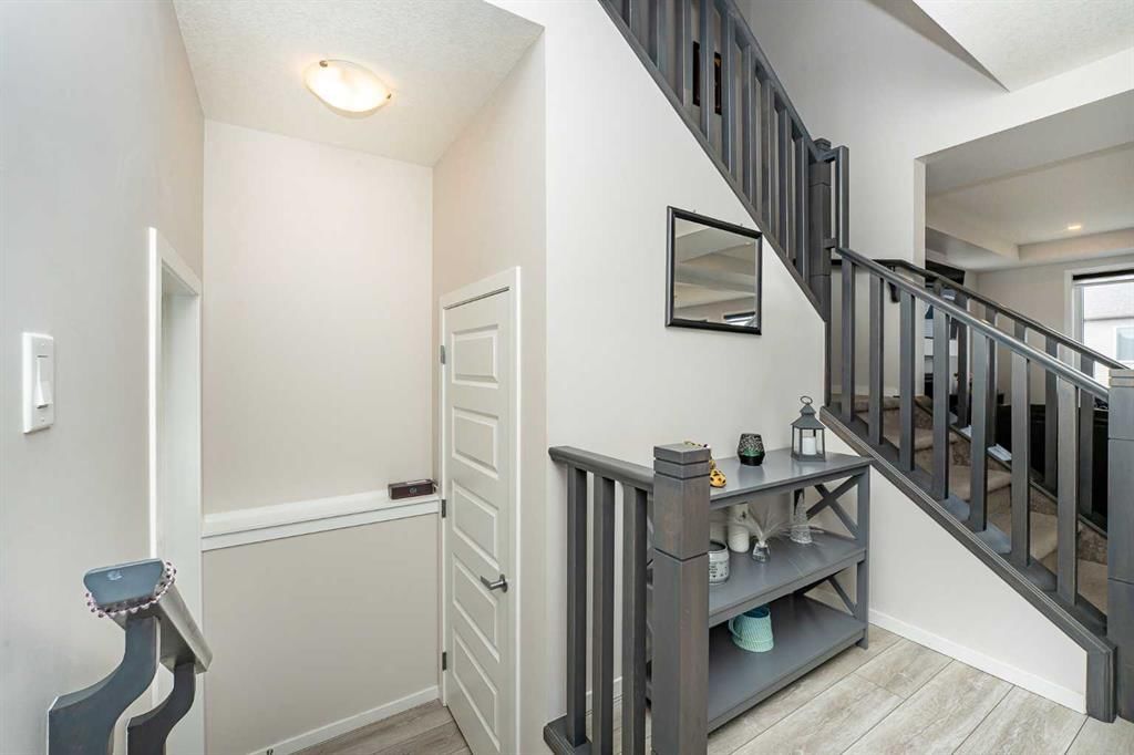 717 Windrow Manor SW, Airdrie — photo 4 of 40