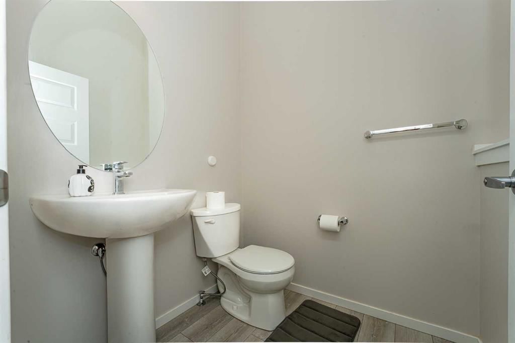 717 Windrow Manor SW, Airdrie — photo 5 of 40