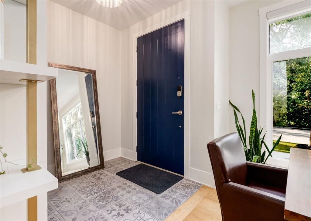 508 14 Avenue NE, Calgary — photo 3 of 48