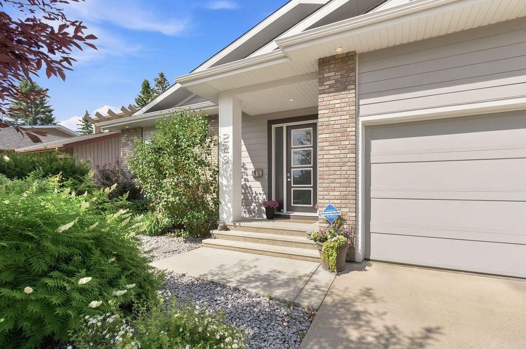 223 Oakland Place SW, Calgary — photo 2 of 50