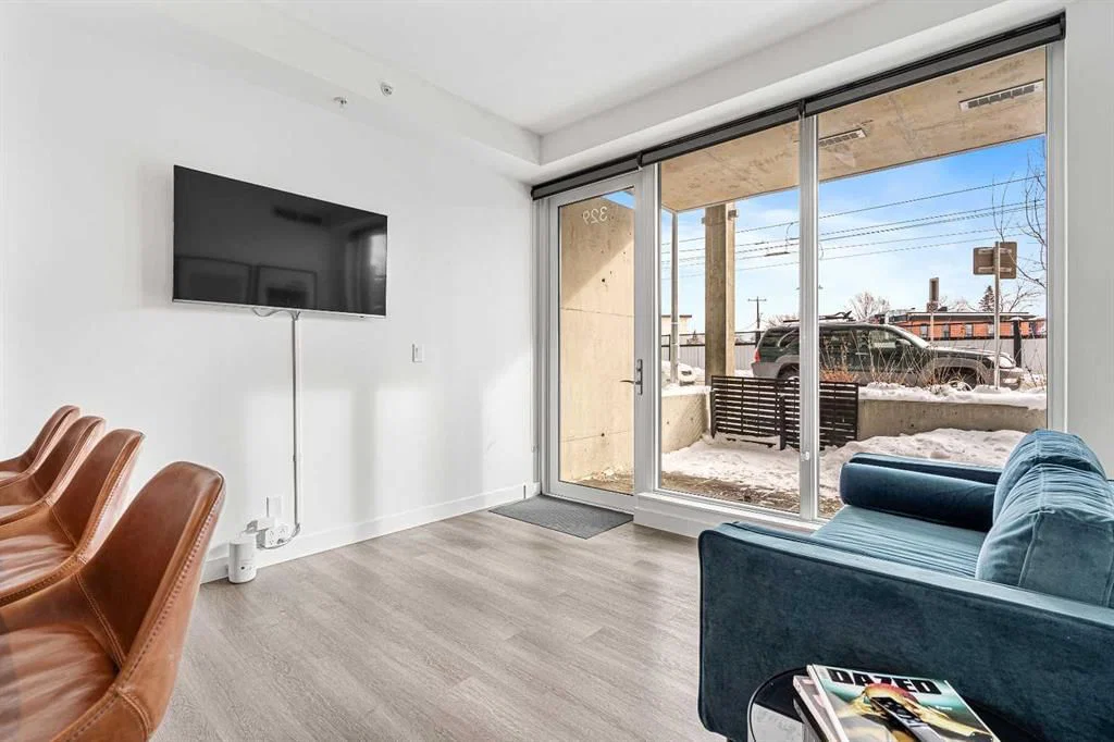 329 9A Street NW, Calgary — photo 3 of 44