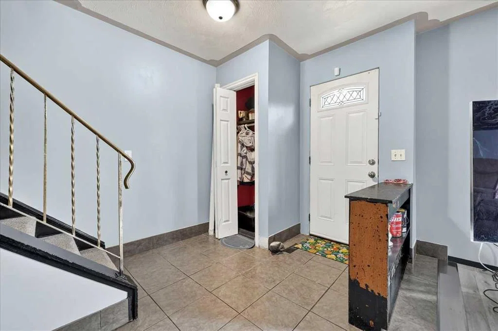 219 Penworth Drive SE, Calgary — photo 3 of 40