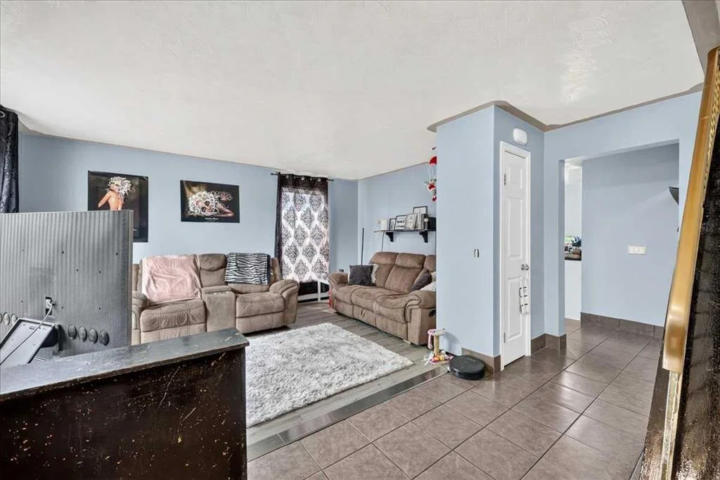 219 Penworth Drive SE, Calgary — photo 4 of 40
