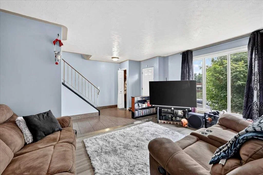 219 Penworth Drive SE, Calgary — photo 5 of 40