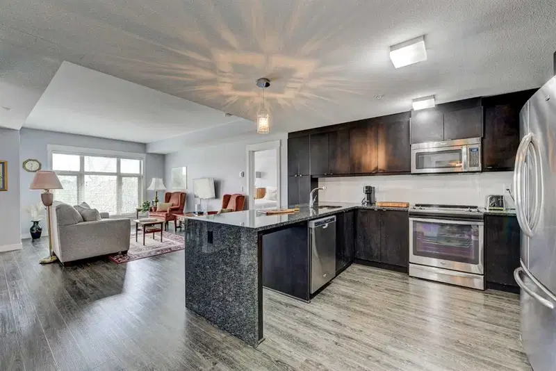 213, 45 Aspenmont Heights SW, Calgary — photo 3 of 44