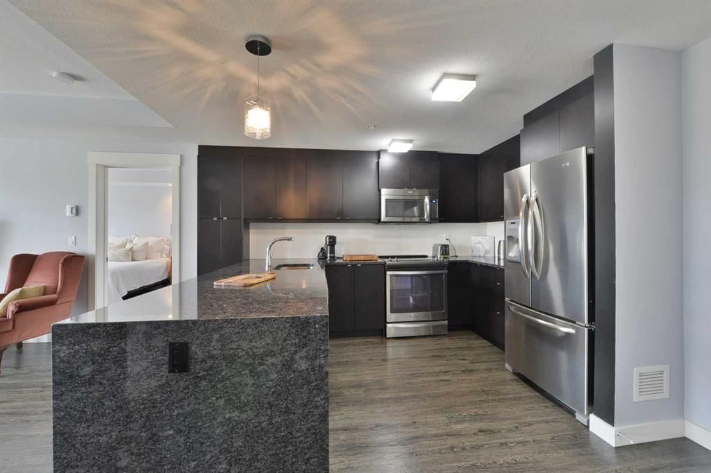 213, 45 Aspenmont Heights SW, Calgary — photo 4 of 44