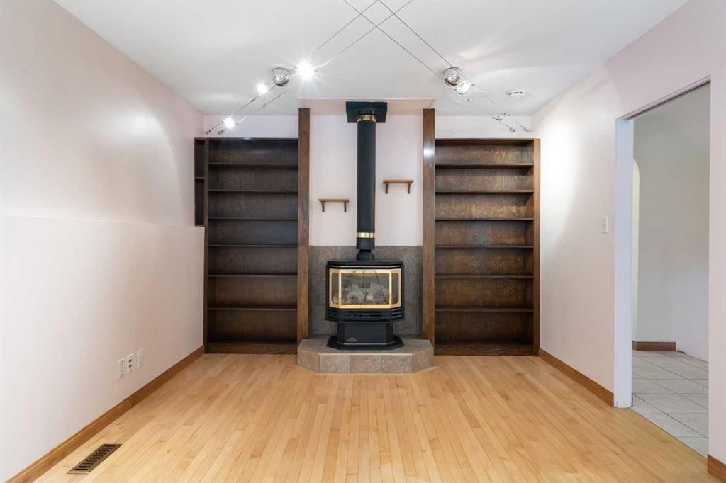 2712 Conrad Drive NW, Calgary — photo 3 of 50
