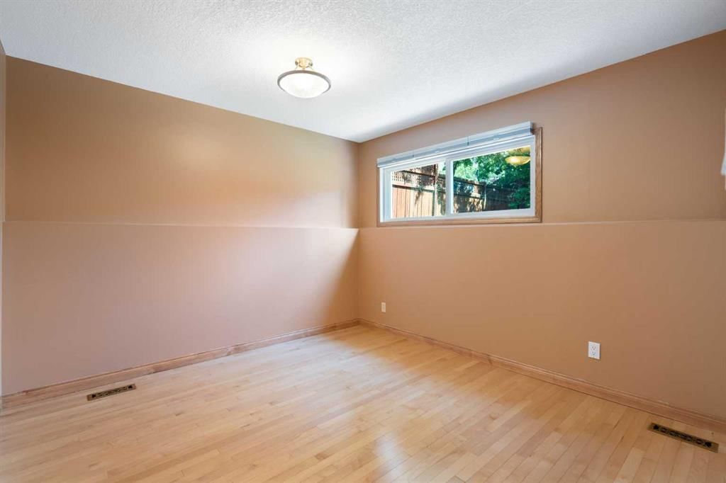 2712 Conrad Drive NW, Calgary — photo 4 of 50