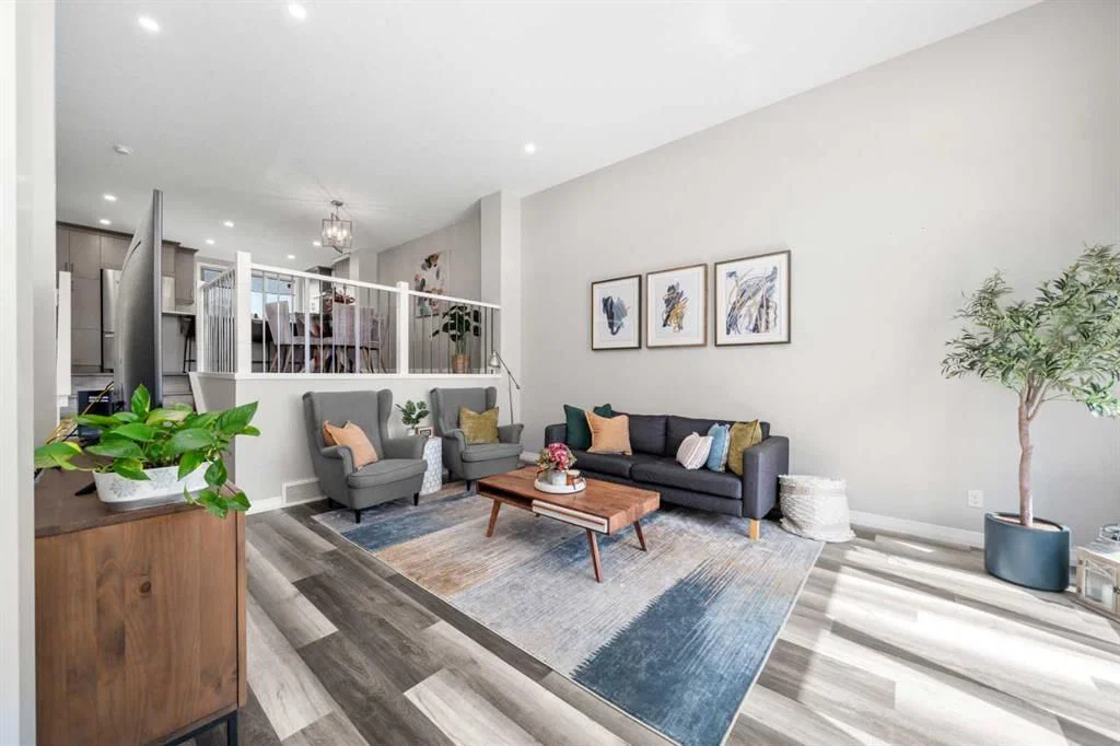 374 Magnolia Square SE, Calgary — photo 4 of 34