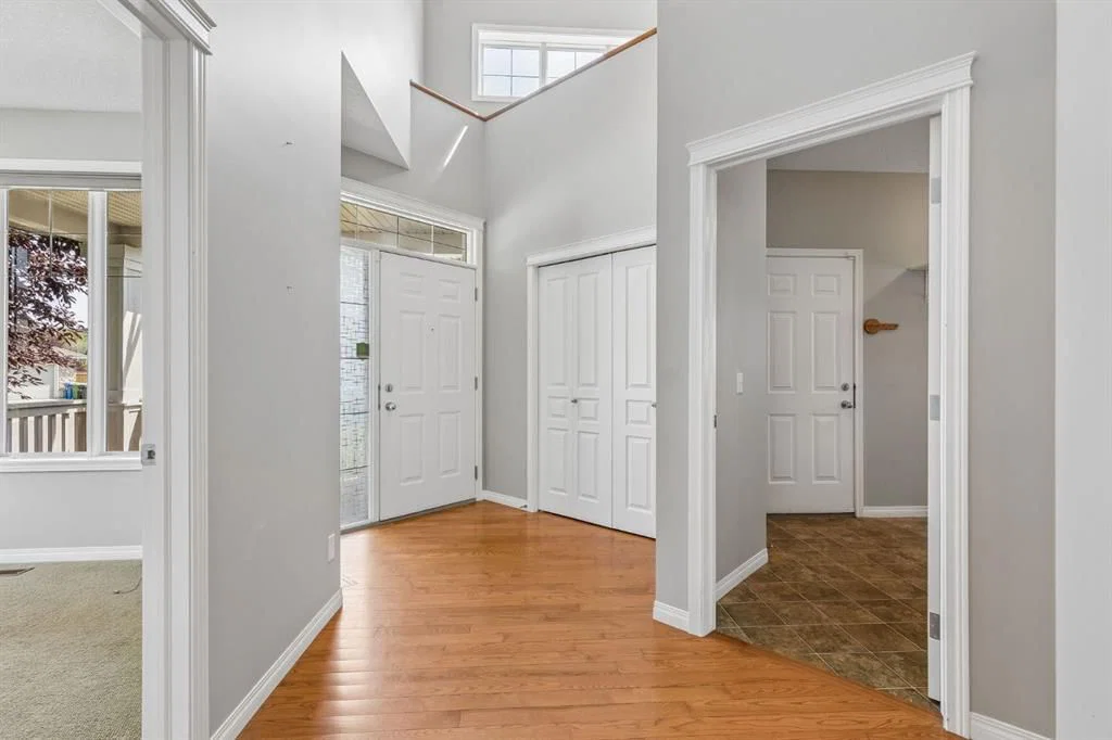 48 Rockywood Circle NW, Calgary — photo 4 of 39
