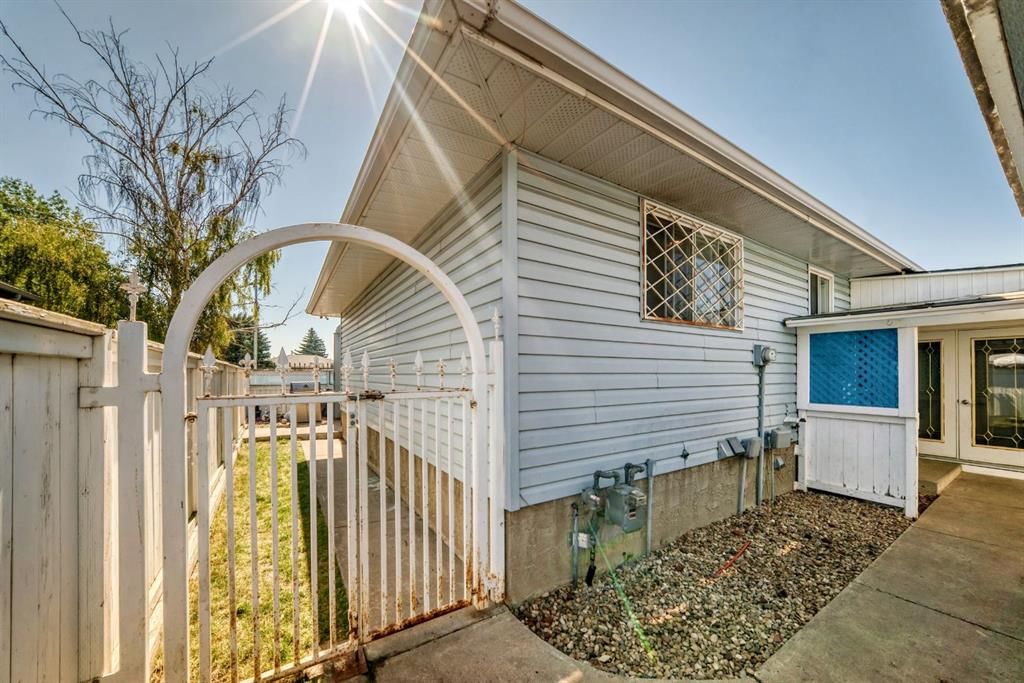 2203 65 Street NE, Calgary — photo 4 of 49