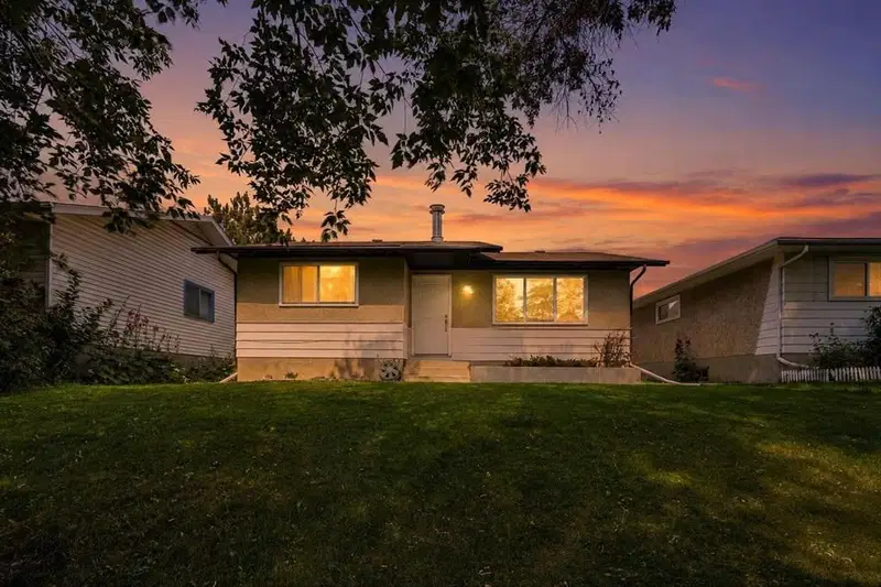 3257 32A Avenue SE, Calgary — main listing photo