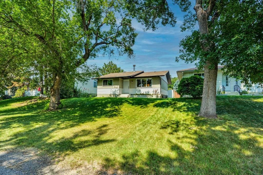 3257 32A Avenue SE, Calgary — photo 2 of 26