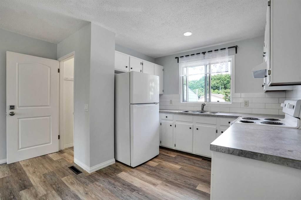 3257 32A Avenue SE, Calgary — photo 4 of 26