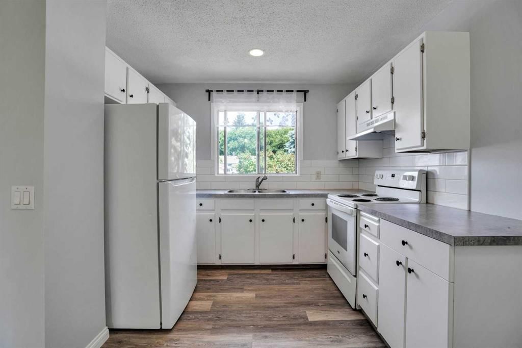 3257 32A Avenue SE, Calgary — photo 5 of 26