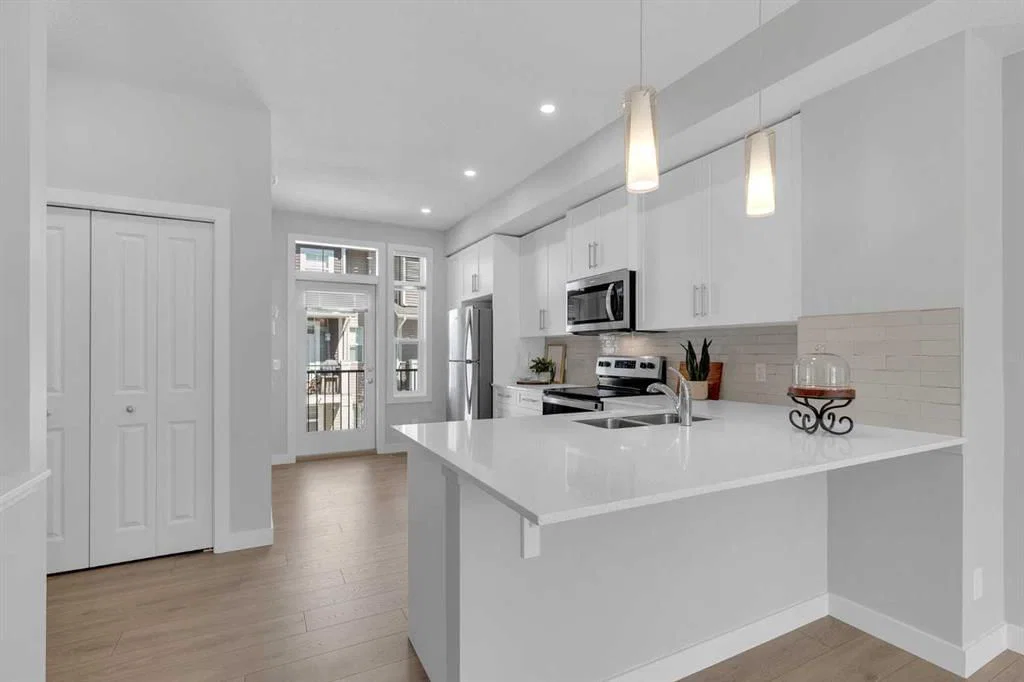 118 Legacy Path SE, Calgary — photo 3 of 50