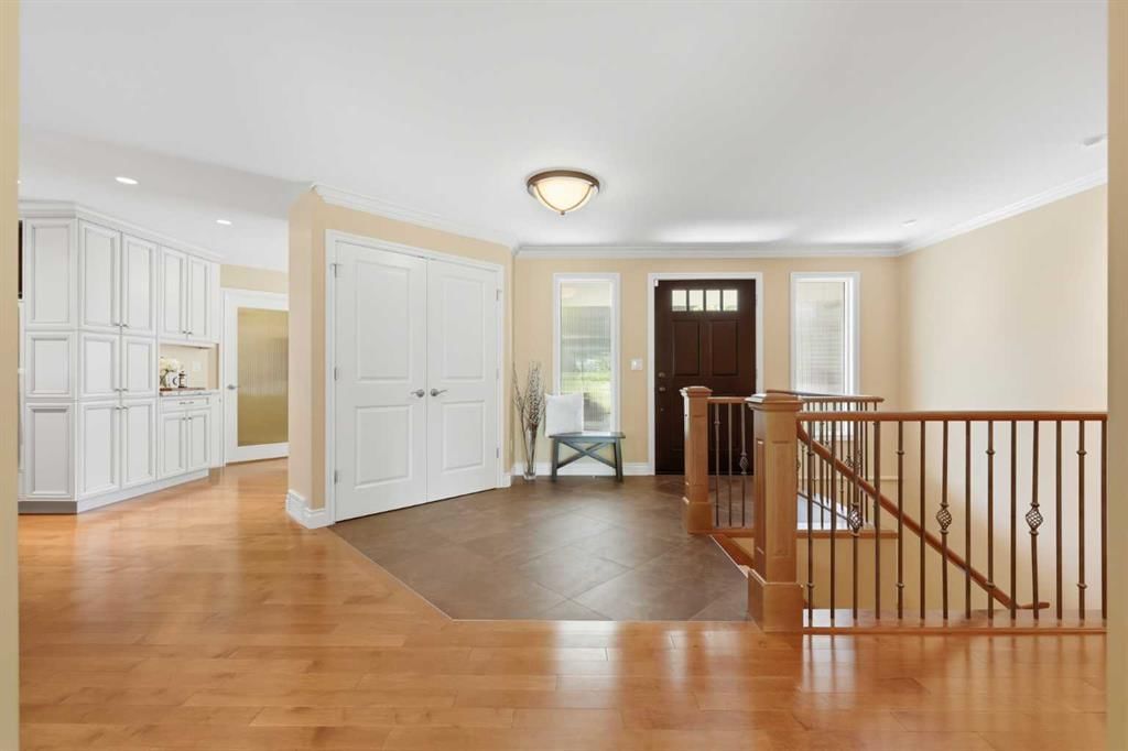 604 Willoughby Crescent SE, Calgary — photo 2 of 50