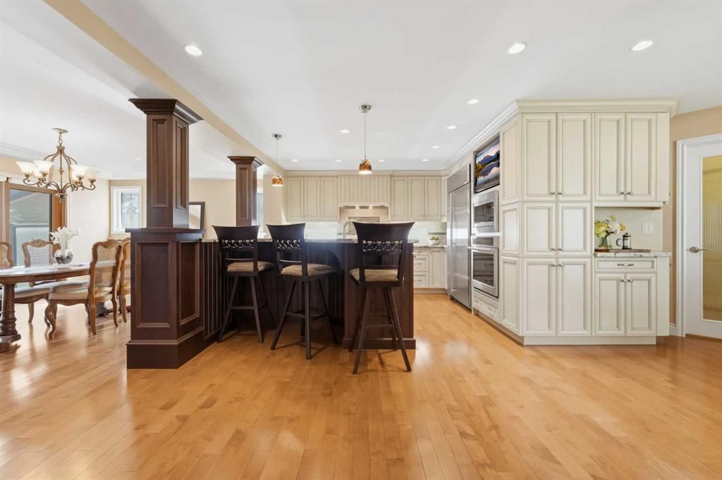 604 Willoughby Crescent SE, Calgary — photo 4 of 50
